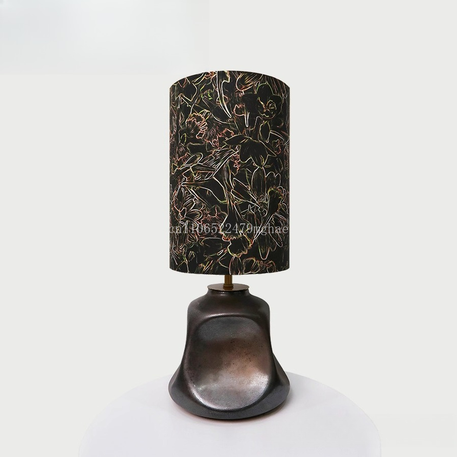 Century Textile & Sewing Supply Hours - Tischlampe aus vergoldetem Liberty-Stoff: Importiertes Großbritannien-Textil